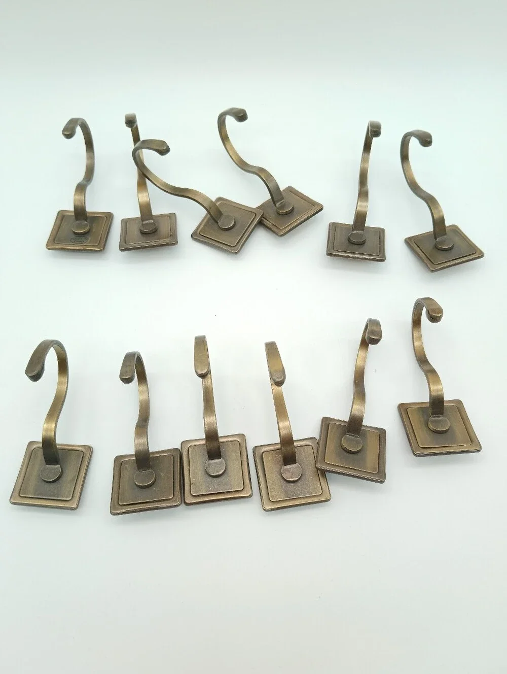 Set of 12 Antique Brass Shower Curtain Hooks with Leaf Detail - Brass Tone